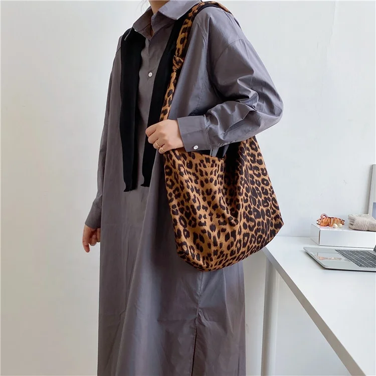 Winter women's cross-body bag simple large capacity fluffy bag new products popular leopard print single shoulder tote bag
Winter women's cross-body bag simple large capacity fluffy bag new products popular leopard print single shoulder tote bag