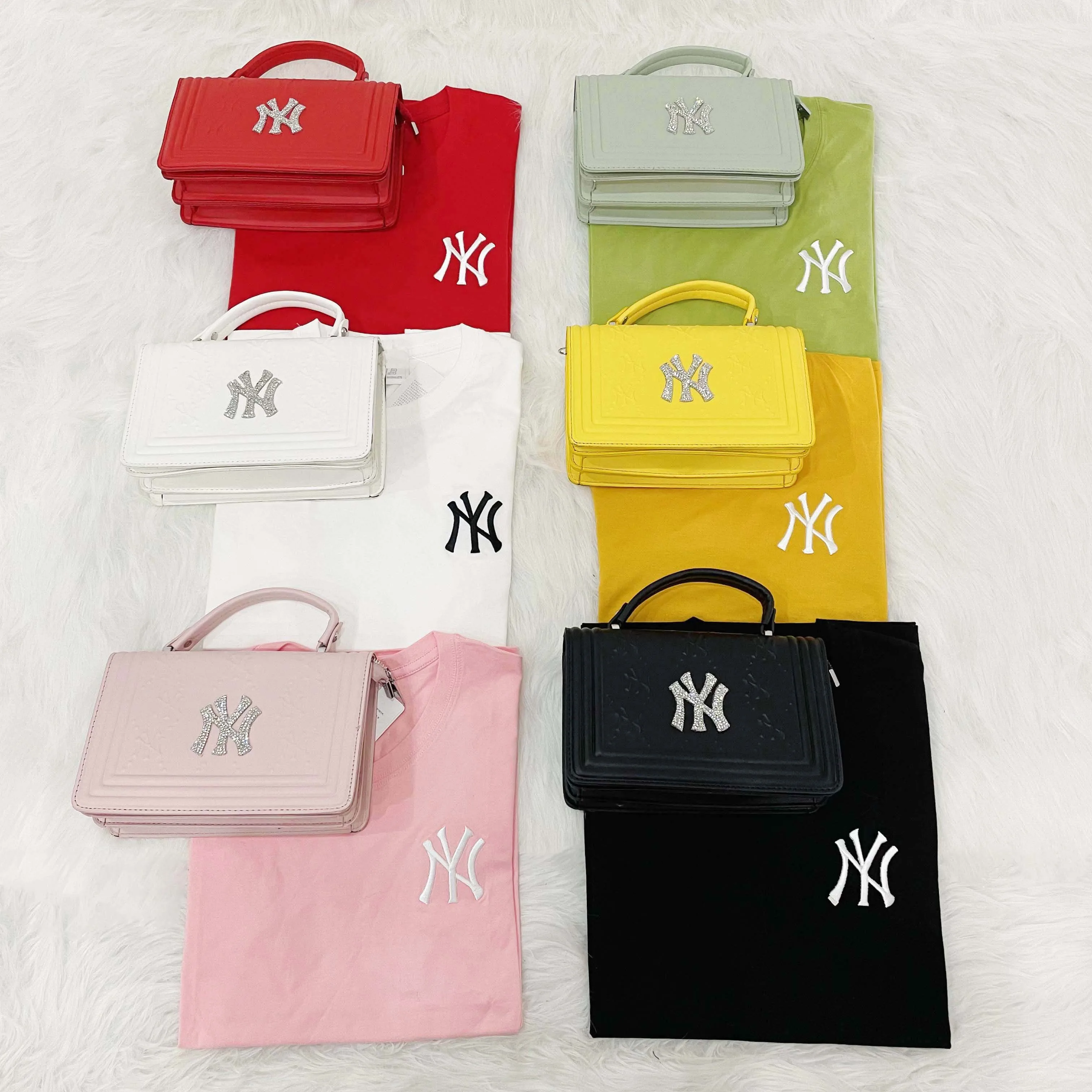 Designer ladies plus size t-shirts and purse bags handbags set oversized custom ny t shirts set for women
Designer ladies plus size t-shirts and purse bags handbags set oversized custom ny t shirts set for women