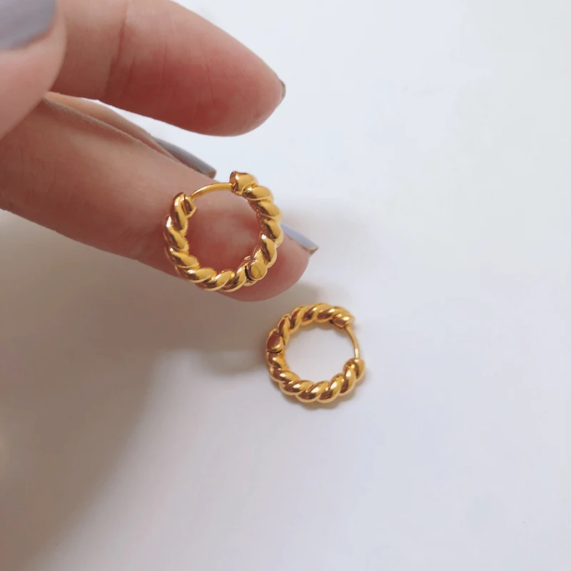 Nagosa Wholesale minimalist jewelry 925 sterling silver 18k gold plated retro simple earrings twist earrings for women
Nagosa Wholesale minimalist jewelry 925 sterling silver 18k gold plated retro simple earrings twist earrings for women