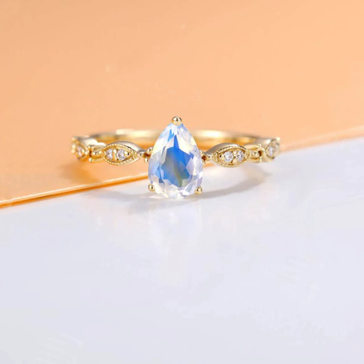 14K Gold Plating 925 Sterling Silver Jewelry Blue Moonstone Rings Pear Cut Moonstone Rings
14K Gold Plating 925 Sterling Silver Jewelry Blue Moonstone Rings Pear Cut Moonstone Rings