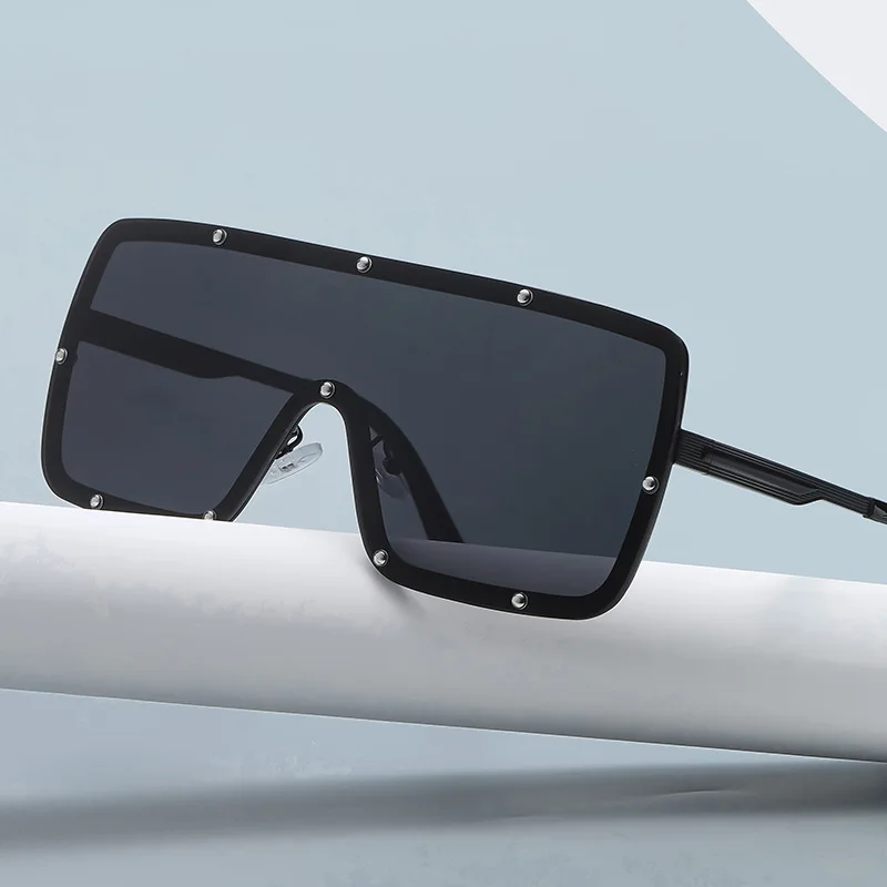 New arrival one piece lens square oversized sunglasses custom logo flat top Street beat metal frame men women sun glasses
New arrival one piece lens square oversized sunglasses custom logo flat top Street beat metal frame men women sun glasses