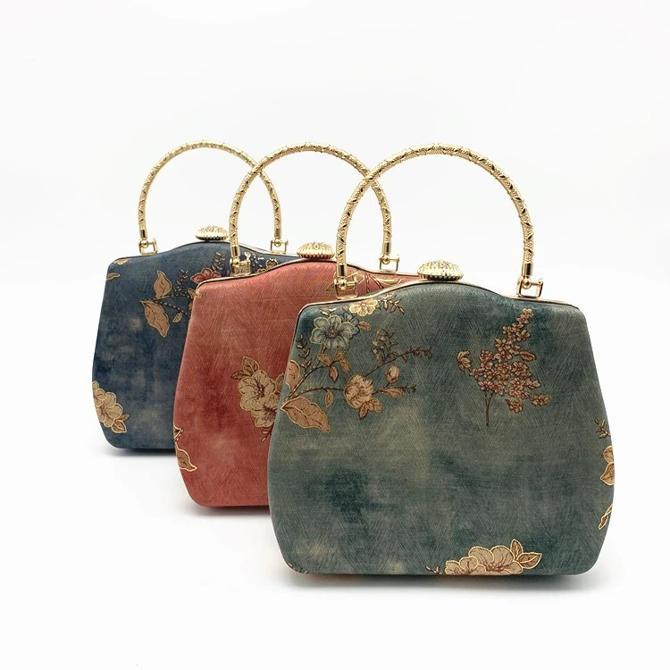 DUODUOCOLOR New dinner bag with Chinese style handmade retro ethnic style silk handbags for women new bags 2021 B10353, Red, green, blue
DUODUOCOLOR New dinner bag with Chinese style handmade retro ethnic style silk handbags for women new bags 2021 B10353, Red, green, blue