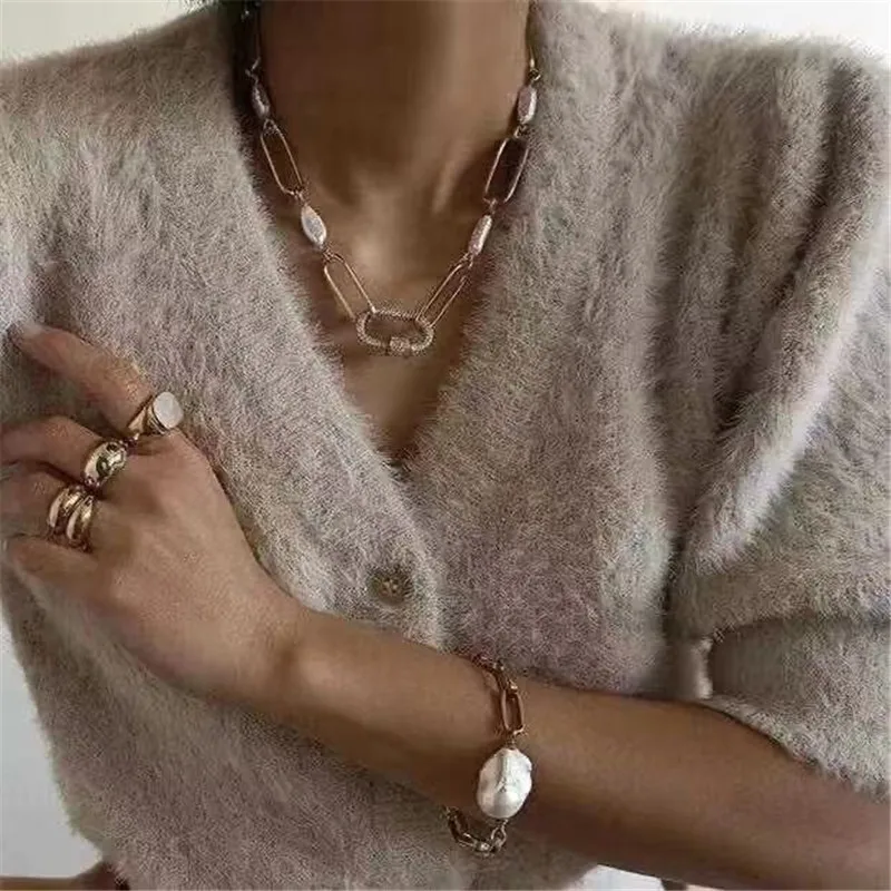 Natural Baroque Pearl Chain Necklace European And American Ins Retro Metallic Necklace Choker Women's Fashion Big Brand
Natural Baroque Pearl Chain Necklace European And American Ins Retro Metallic Necklace Choker Women's Fashion Big Brand