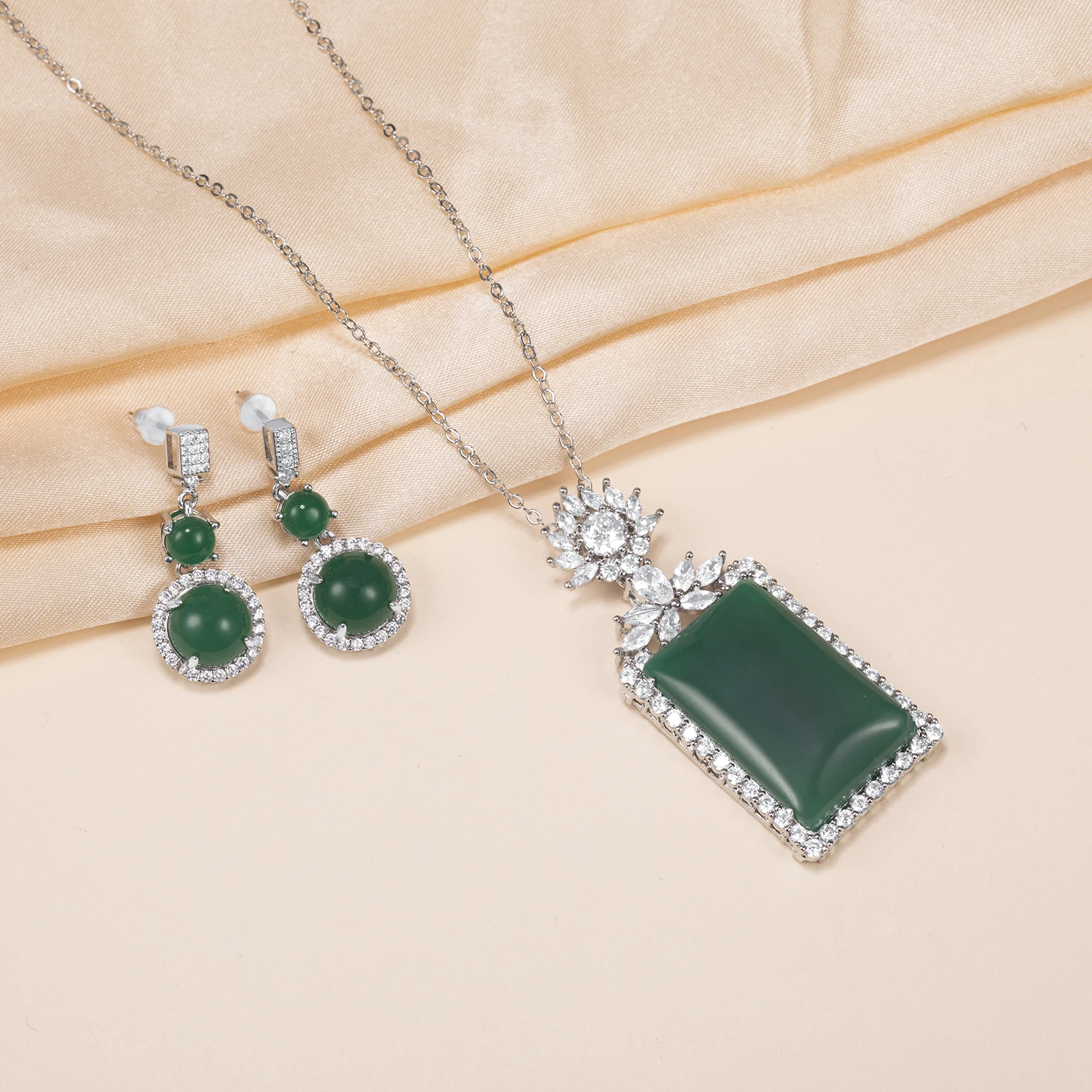 Luxury Cubic Zirconia Delicate Elegant Women Set Green Chalcedony Pendant Necklace Earrings Jewelry Set, Picture color
Luxury Cubic Zirconia Delicate Elegant Women Set Green Chalcedony Pendant Necklace Earrings Jewelry Set, Picture color