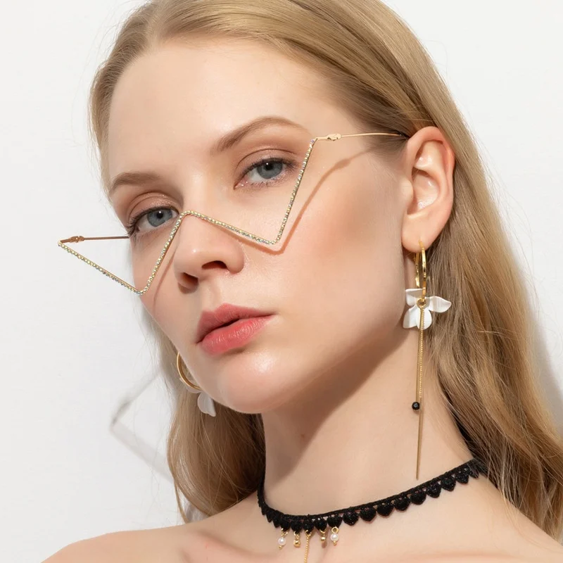 Personality glasses metal set diamond glasses female luxury fashion Ins with half frame V shaped decorative glasses frame
Personality glasses metal set diamond glasses female luxury fashion Ins with half frame V shaped decorative glasses frame