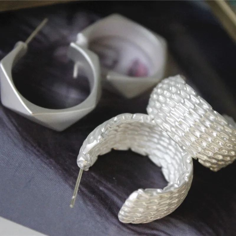 JUHU New Popular Retro Geometric C-shaped Silver Earrings Classic Simple S925 Silver Irregular Graphic Female Jewelry Wholesale, Sliver
JUHU New Popular Retro Geometric C-shaped Silver Earrings Classic Simple S925 Silver Irregular Graphic Female Jewelry Wholesale, Sliver