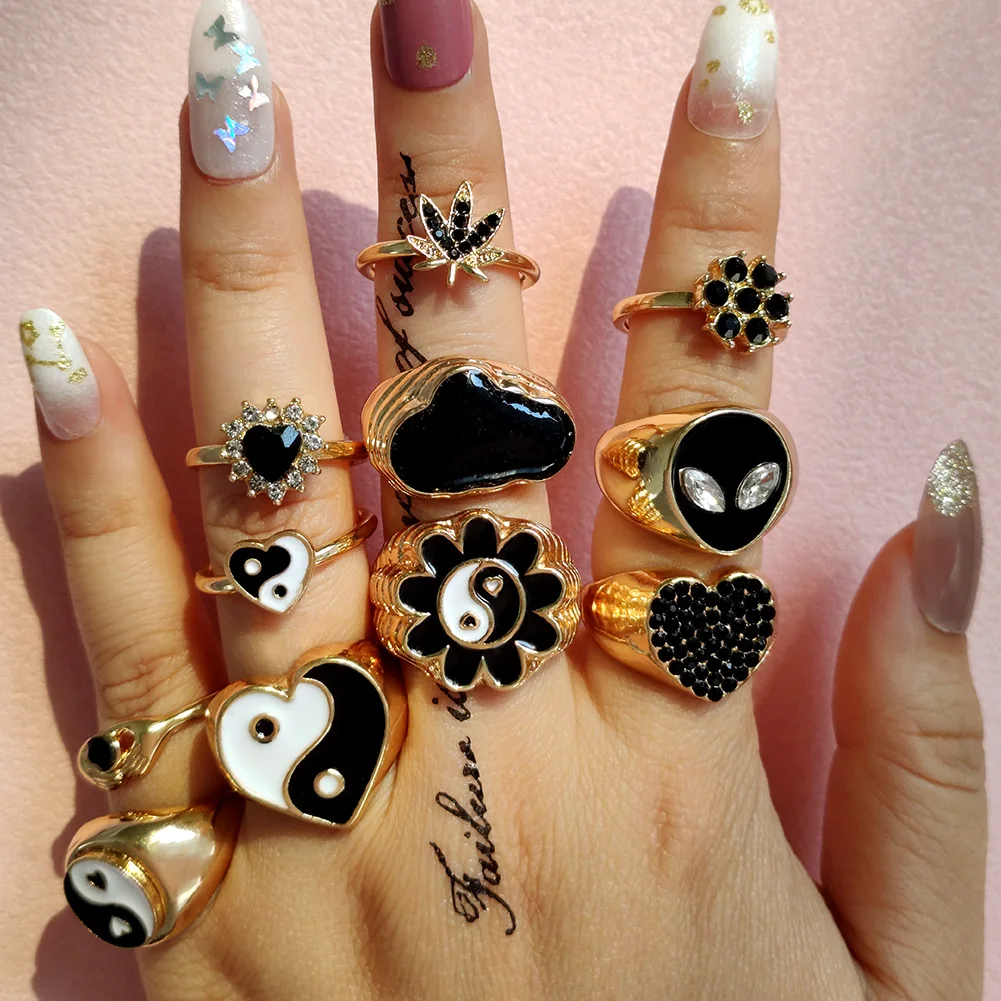 Trendy Black Gold Plated Enamel Chunky Rings Crystal Heart Yin Yang Flower Ring For Hip Hop Gothic Finger Jewelry, Black color
Trendy Black Gold Plated Enamel Chunky Rings Crystal Heart Yin Yang Flower Ring For Hip Hop Gothic Finger Jewelry, Black color