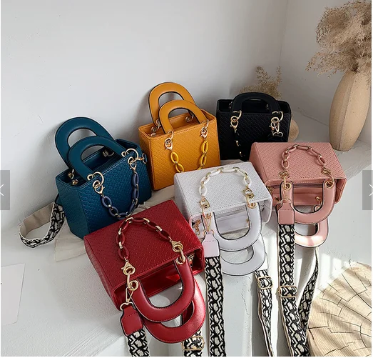 2020 luxury brand square wide strap chain crossbody bag womens handbags and purses, Customizable
2020 luxury brand square wide strap chain crossbody bag womens handbags and purses, Customizable