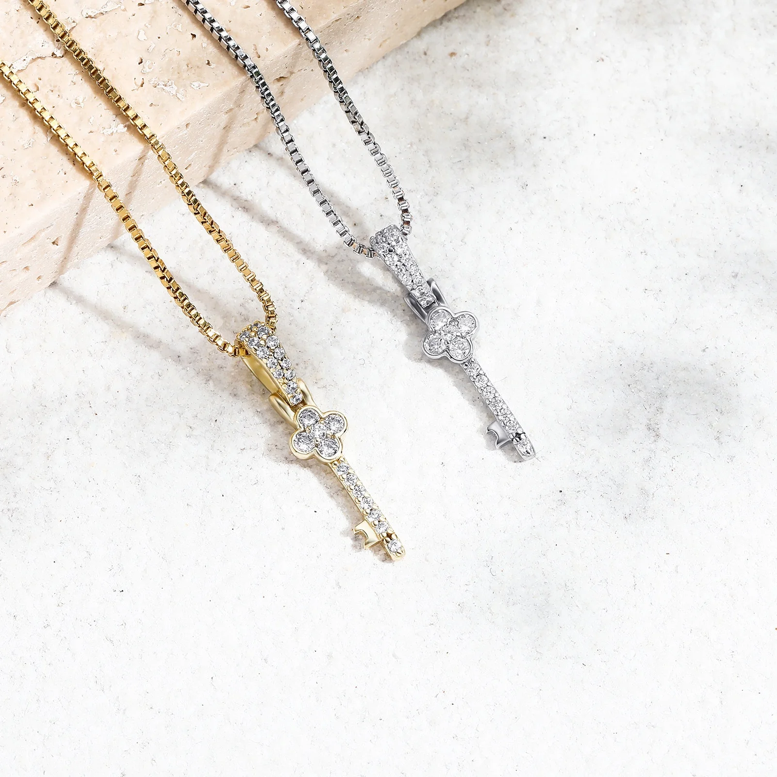 2021 925 Sterling Silver Vintage Key Pendant Necklace Iced Out Bling Cubic Zirconia Women Light Luxury Temperament Dress Jewelry
2021 925 Sterling Silver Vintage Key Pendant Necklace Iced Out Bling Cubic Zirconia Women Light Luxury Temperament Dress Jewelry