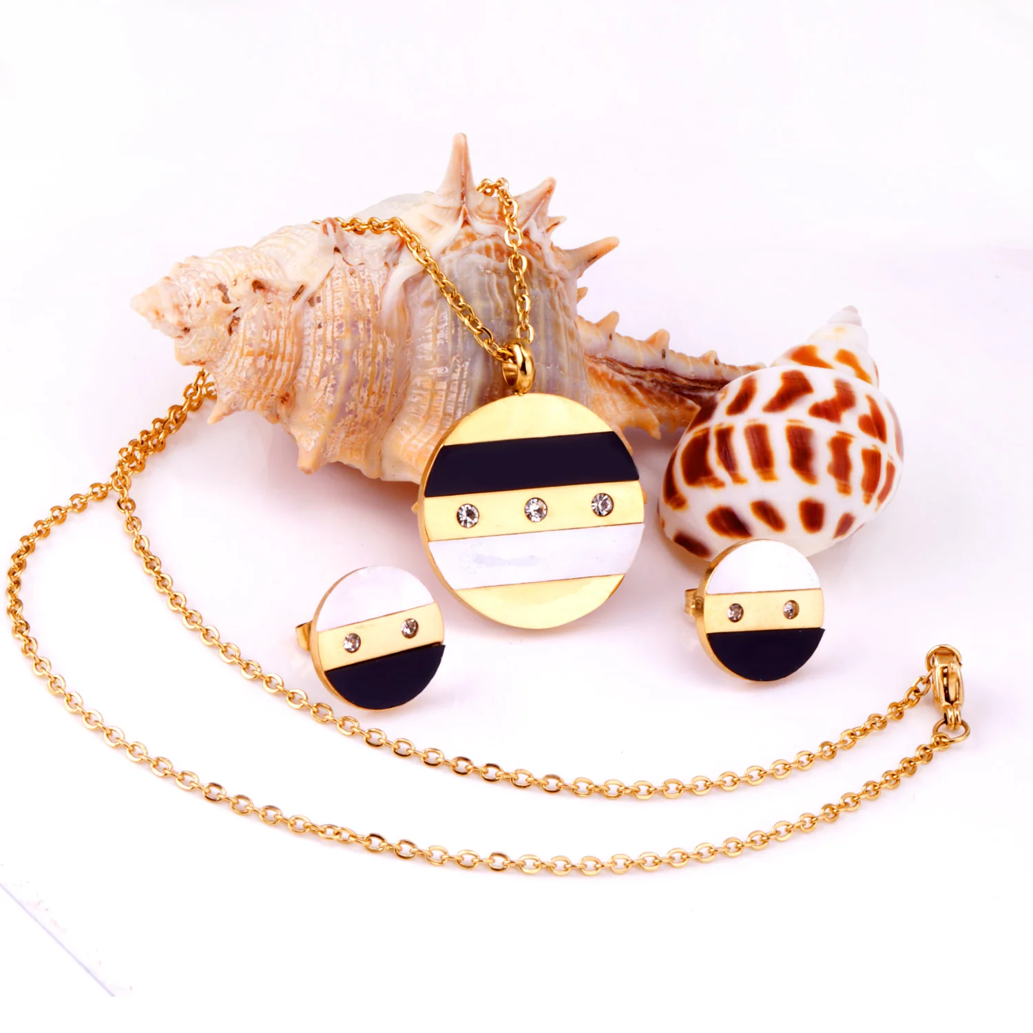 Circle shape necklace shell pendant and earrings sets wholesale price women bridal stainless steel jewelry set for gift
Circle shape necklace shell pendant and earrings sets wholesale price women bridal stainless steel jewelry set for gift