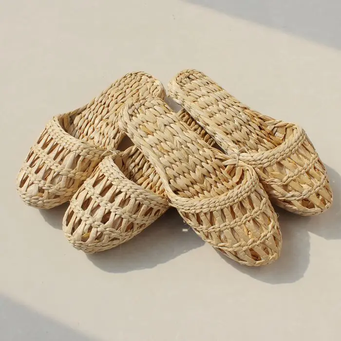 Home handmade straw woven cattail slippers, summer breathable hollow, comfortable feet
Home handmade straw woven cattail slippers, summer breathable hollow, comfortable feet