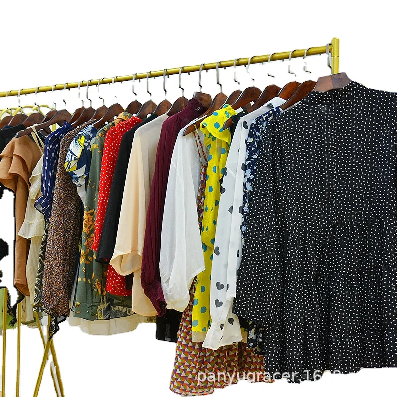 Second-hand clothes blouse collar loose five-point sleeve silk wholesale at low prices in summer
Second-hand clothes blouse collar loose five-point sleeve silk wholesale at low prices in summer