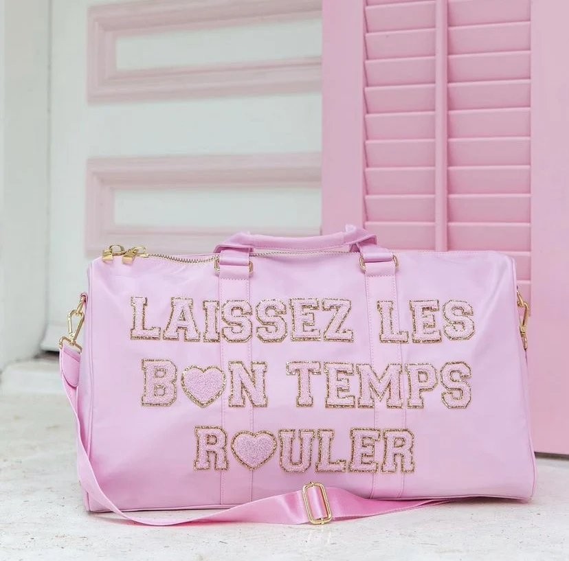 Multi-color nylon handbag pink duffle bag comfortable classic travel storage bag with letter patches, Customizable
Multi-color nylon handbag pink duffle bag comfortable classic travel storage bag with letter patches, Customizable