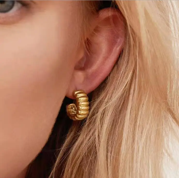 2021 New Fashion Vintage Girls Chunky Jewelry 18k Gold Plated Thick Hoop Earrings Wide Twist Hoop Earrings For Women
2021 New Fashion Vintage Girls Chunky Jewelry 18k Gold Plated Thick Hoop Earrings Wide Twist Hoop Earrings For Women