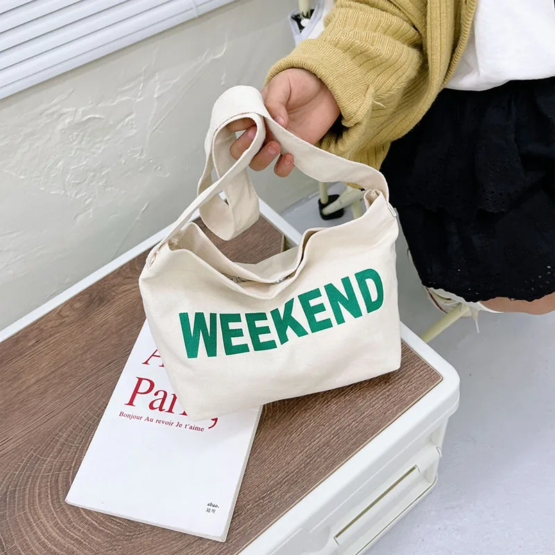 Korean canvas children's boys girls kindergarten baby slung accessories English letter cloth bag for men and women
Korean canvas children's boys girls kindergarten baby slung accessories English letter cloth bag for men and women