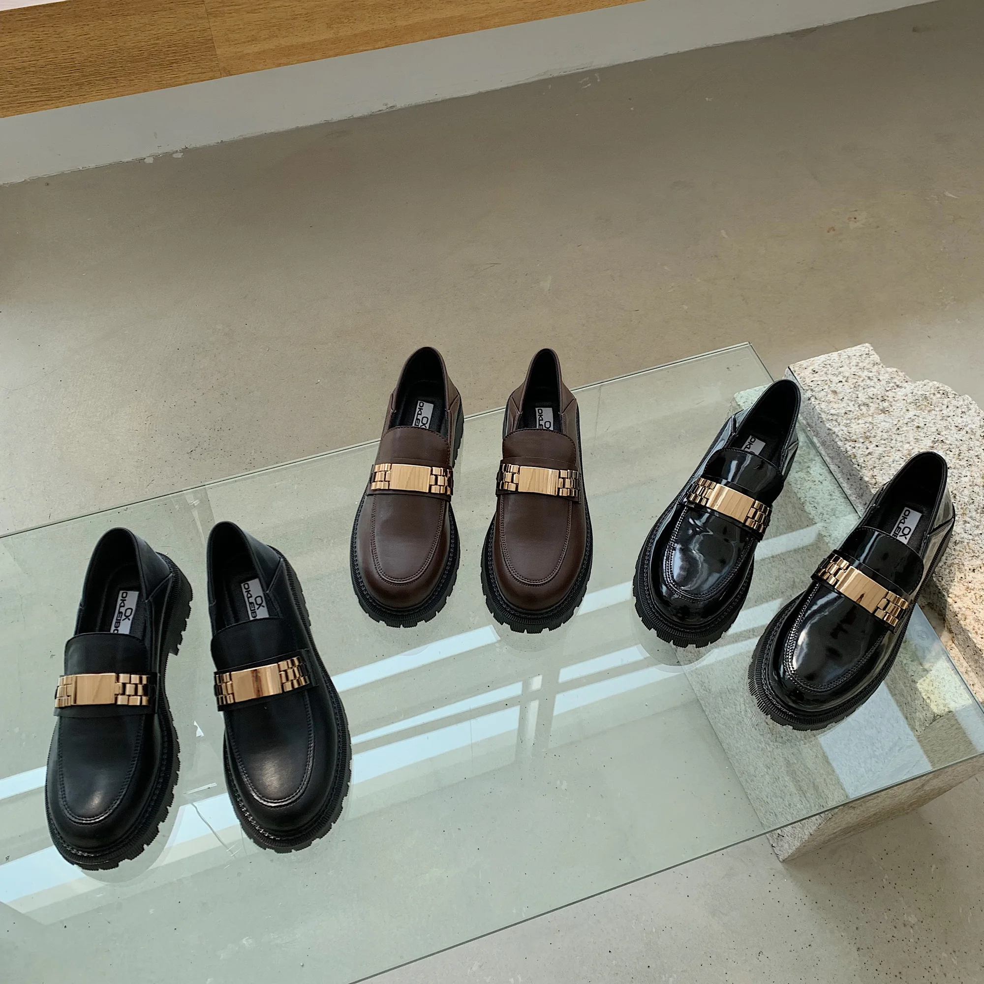 College style small leather shoes 2021 autumn and winter Plush thick soled Lefu shoes watch metal fastener fashion single shoes
College style small leather shoes 2021 autumn and winter Plush thick soled Lefu shoes watch metal fastener fashion single shoes