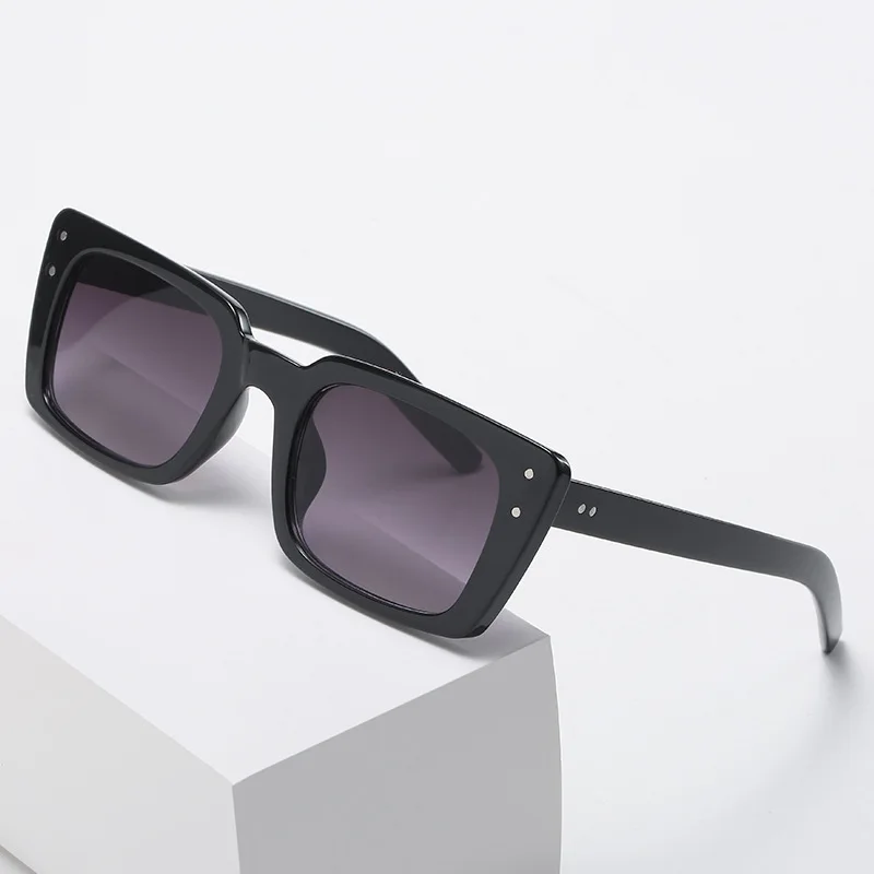 2022 Small Square Women Sun glasses Shades Retro Eyeglasses Eyewear Fashion Rectangle Designer Sunglasses 
2022 Small Square Women Sun glasses Shades Retro Eyeglasses Eyewear Fashion Rectangle Designer Sunglasses