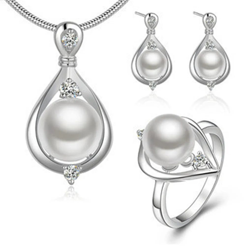 Amazon Hot Sale Imitation Pearl Jewelry Sets Round White Pearl Drop Pendant Earrings Necklace for Women
Amazon Hot Sale Imitation Pearl Jewelry Sets Round White Pearl Drop Pendant Earrings Necklace for Women