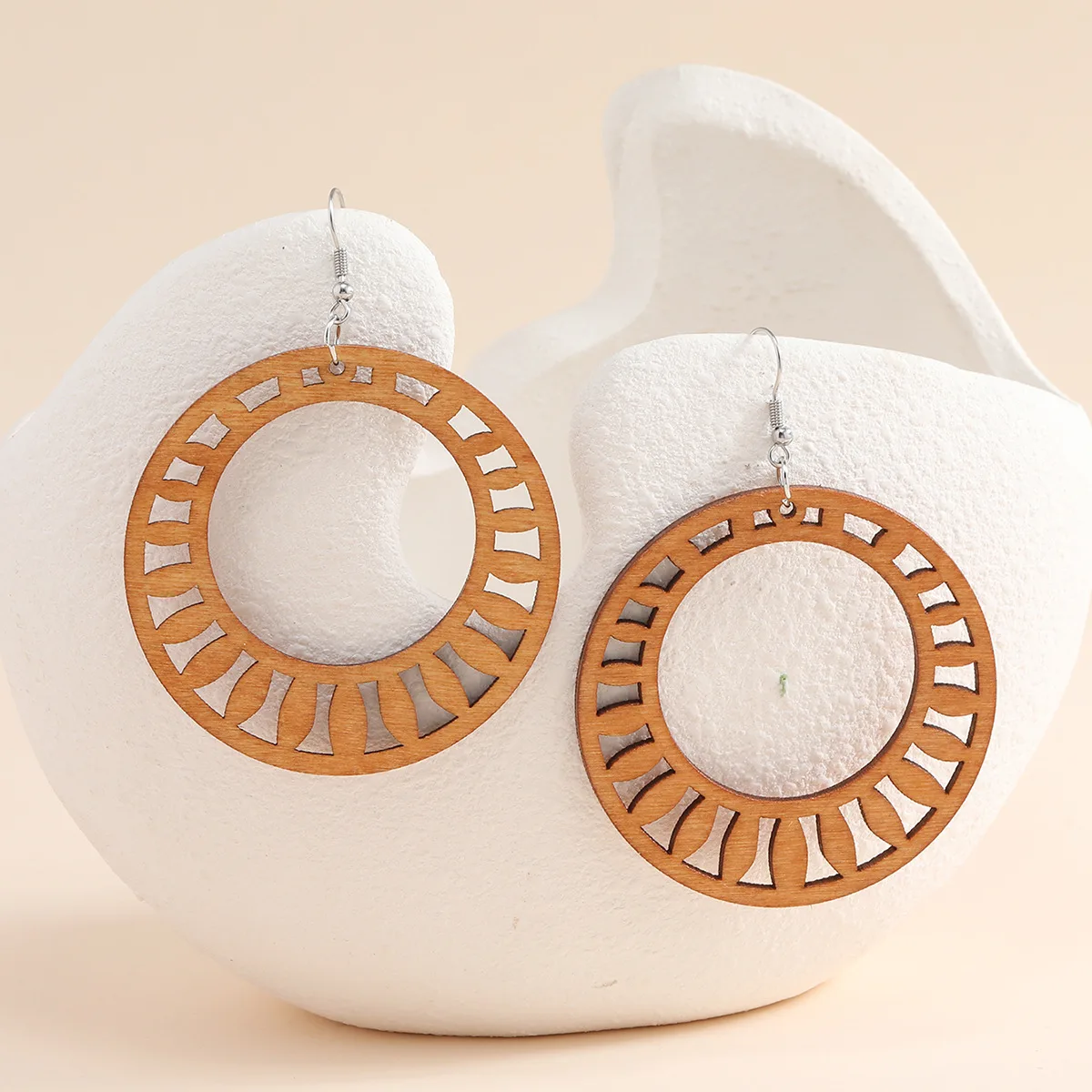 New Arrival Hot Style Fashion Creative Design Personality Fashion Vintage Exaggerated Geometric Circular Hollow Wooden Earrings
New Arrival Hot Style Fashion Creative Design Personality Fashion Vintage Exaggerated Geometric Circular Hollow Wooden Earrings