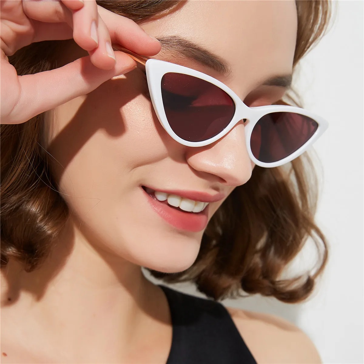 HDCRAFTER 2021 Vintage Cateye Sunglasses Women Sexy Retro Small Cat Eye Sun Glasses Brand Designer Colorful Eyewear for Female
HDCRAFTER 2021 Vintage Cateye Sunglasses Women Sexy Retro Small Cat Eye Sun Glasses Brand Designer Colorful Eyewear for Female