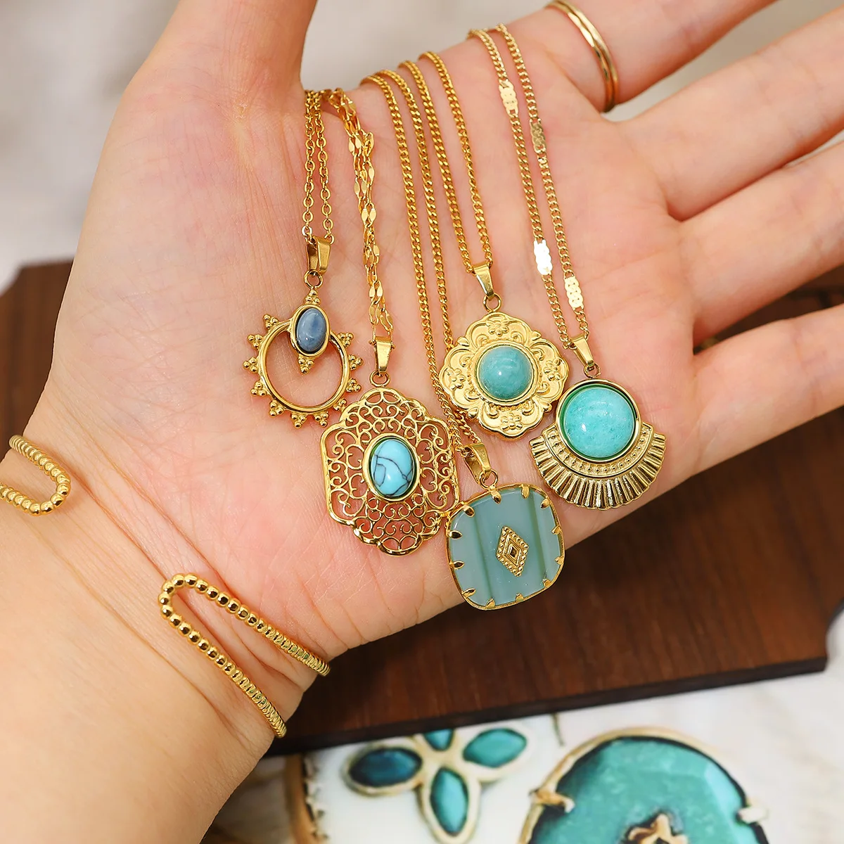 Wholesale Custom Natual Stones Gems Stainless Steel 18K Gold Vintage Blue Pendant Geometric Necklace Charm Jewelry for Women
Wholesale Custom Natual Stones Gems Stainless Steel 18K Gold Vintage Blue Pendant Geometric Necklace Charm Jewelry for Women