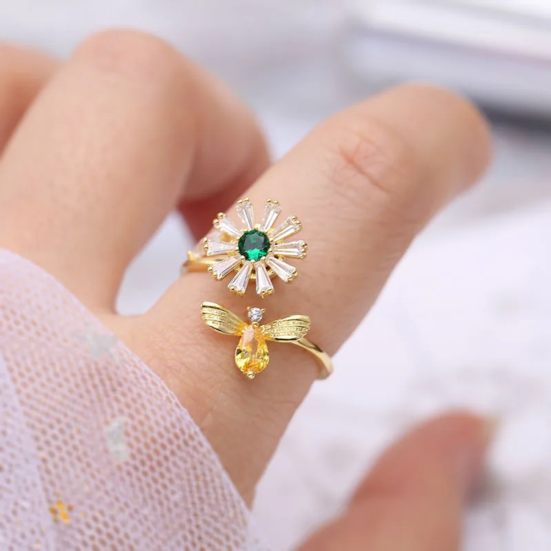 2020 Elva jewelry new arrived flower pattern crystal rotating ring, Gold and white gold plated
2020 Elva jewelry new arrived flower pattern crystal rotating ring, Gold and white gold plated