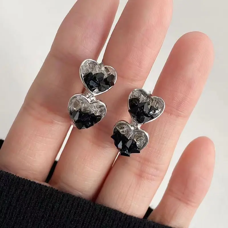 S925 Silver Needle Irregular Crystal Love Earrings for Women's Personalized Versatile Light Luxury Earrings
S925 Silver Needle Irregular Crystal Love Earrings for Women's Personalized Versatile Light Luxury Earrings