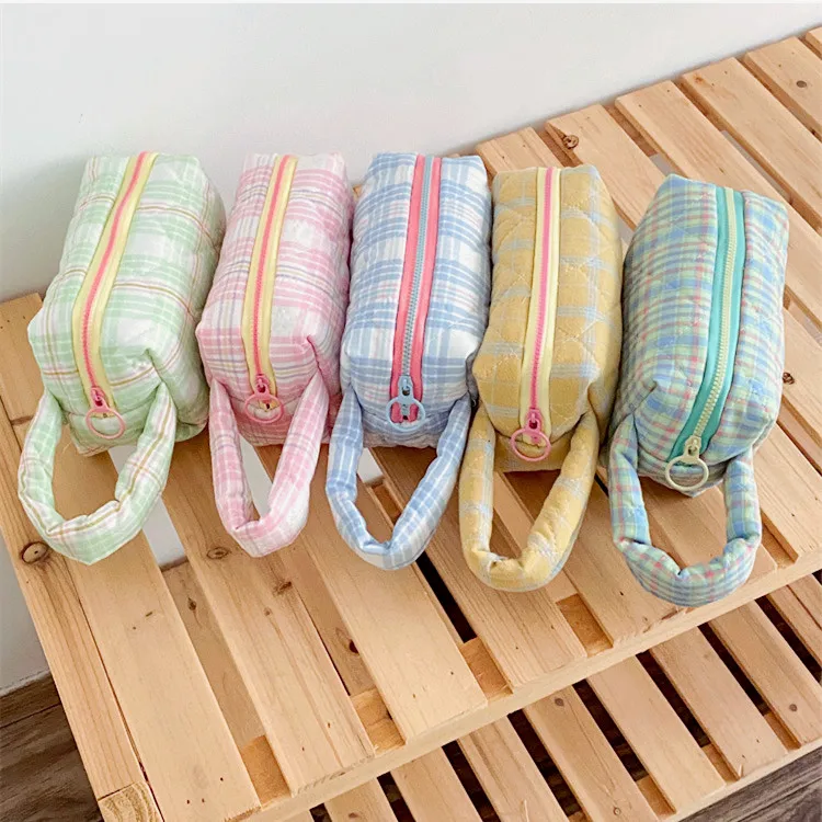 Wholesale Kids Gingham Quilted Makeup Bags Custom Travel Organizer Cosmetic Bags For Girls
Wholesale Kids Gingham Quilted Makeup Bags Custom Travel Organizer Cosmetic Bags For Girls