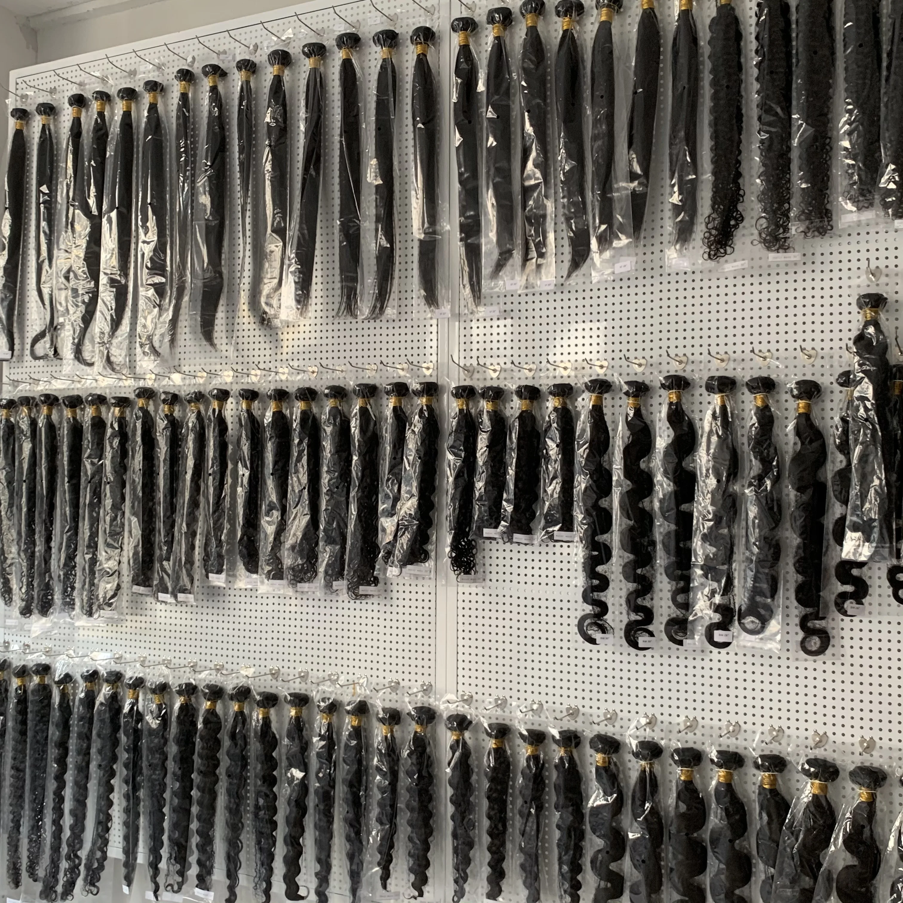 Medium level raw hair cuticle aligned wholesale 100% human hair bundle deal 14,16,18,20,22,24 inch each four bundle deal
Medium level raw hair cuticle aligned wholesale 100% human hair bundle deal 14,16,18,20,22,24 inch each four bundle deal