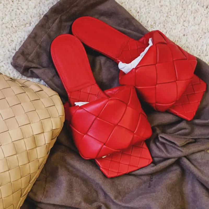 2021 Fashion Luxury Square Toe Weave Flats Shoes Women Slippers Leather Designer Ladies Street Beach Sandals Slides Shoes
2021 Fashion Luxury Square Toe Weave Flats Shoes Women Slippers Leather Designer Ladies Street Beach Sandals Slides Shoes