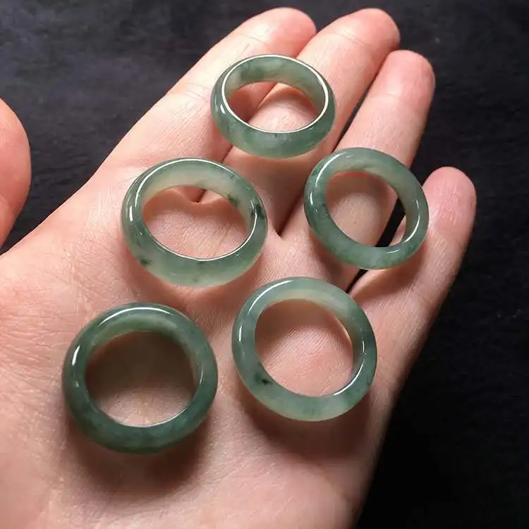 Natural A goods jade ring ice wave jade ring refers to the men and women of the personalized lovers tail ring
Natural A goods jade ring ice wave jade ring refers to the men and women of the personalized lovers tail ring