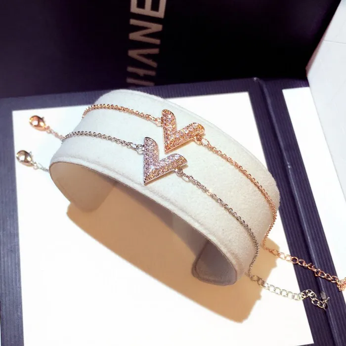 Exquisite Shinning Diamond 18k Gold Charm Heart Shape Bracelet Full Crystal Rhinestone Initial Bracelet Women Jewelry
Exquisite Shinning Diamond 18k Gold Charm Heart Shape Bracelet Full Crystal Rhinestone Initial Bracelet Women Jewelry