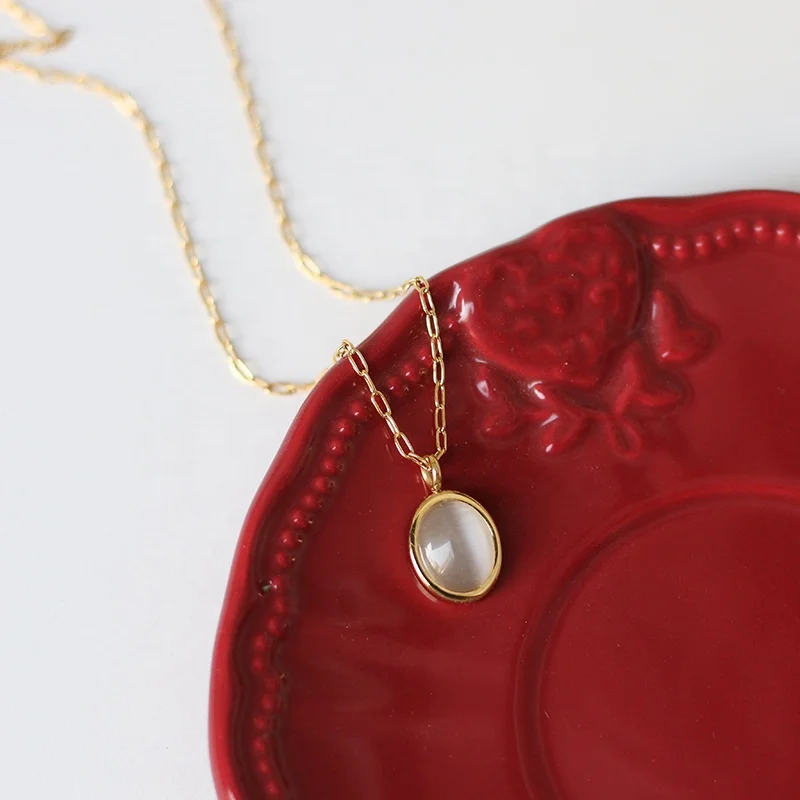 Vintage White Agate Oval Women's Long Stainless Steel Pendant 18k Gold Plating Chain Necklace
Vintage White Agate Oval Women's Long Stainless Steel Pendant 18k Gold Plating Chain Necklace