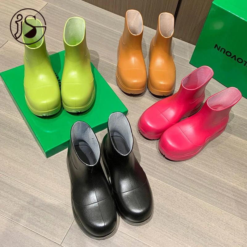 2021 new women's shoes simple women's shoes short boots lightweight women's slippers comfortable couple's single shoes
2021 new women's shoes simple women's shoes short boots lightweight women's slippers comfortable couple's single shoes