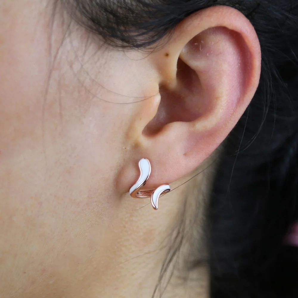 Wholesale Factory price Enamel White Black color lovely Snake Shape Stud Earring for women cute girl wedding party gift jewelry
Wholesale Factory price Enamel White Black color lovely Snake Shape Stud Earring for women cute girl wedding party gift jewelry
