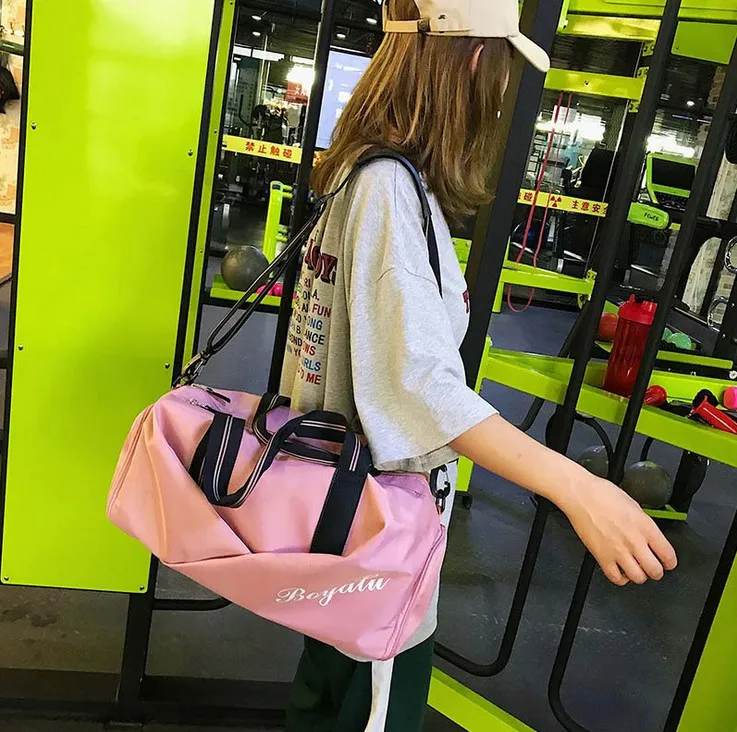Custom Travelling Gym Sport Bag Large Capacity Waterproof Women Duffle Bag With Striped Leather Handle, Black,pink
Custom Travelling Gym Sport Bag Large Capacity Waterproof Women Duffle Bag With Striped Leather Handle, Black,pink