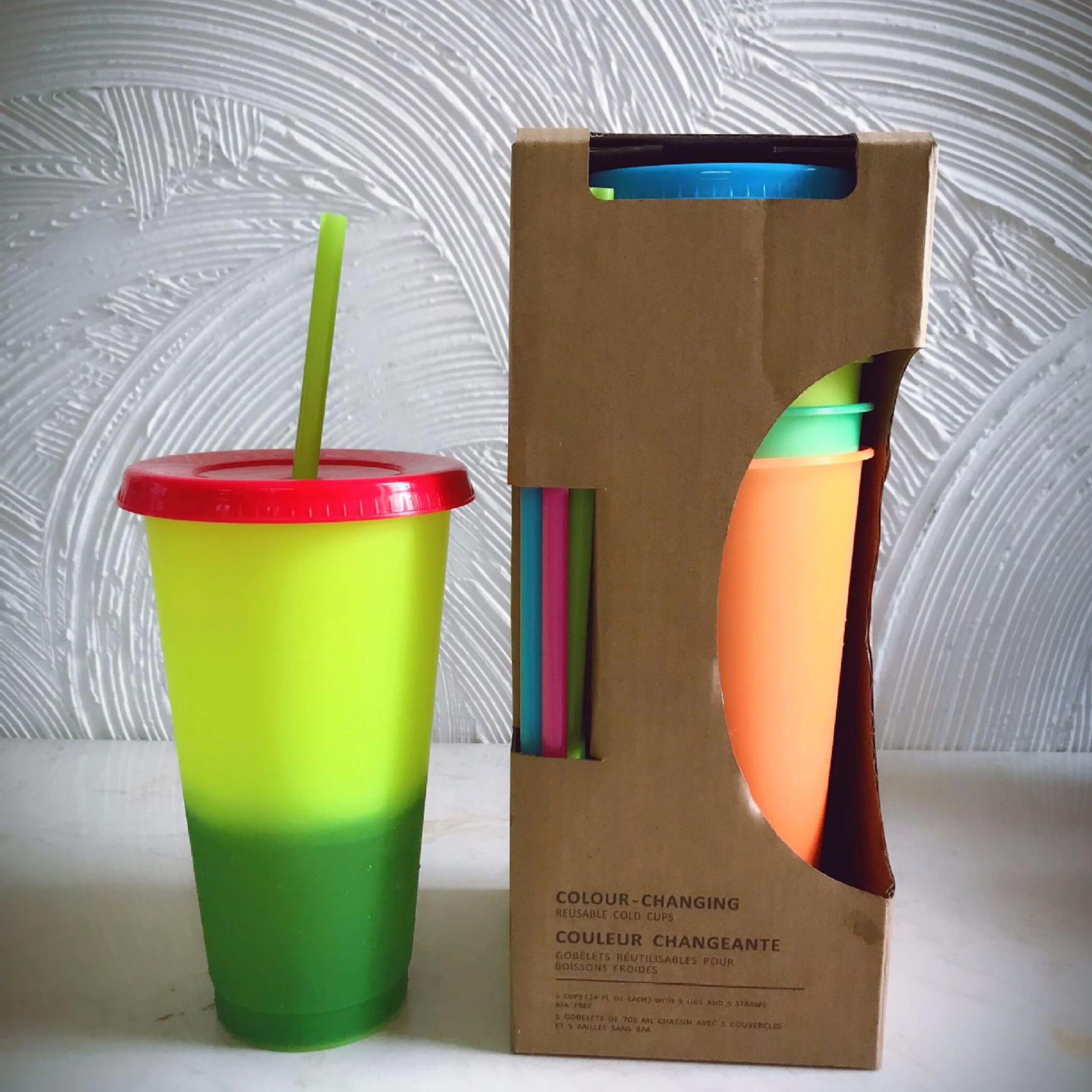 New Product 2020 custom color changing mug with lid and straw Reusable temperature change color plastic cup Magic Mug, Customized color
New Product 2020 custom color changing mug with lid and straw Reusable temperature change color plastic cup Magic Mug, Customized color