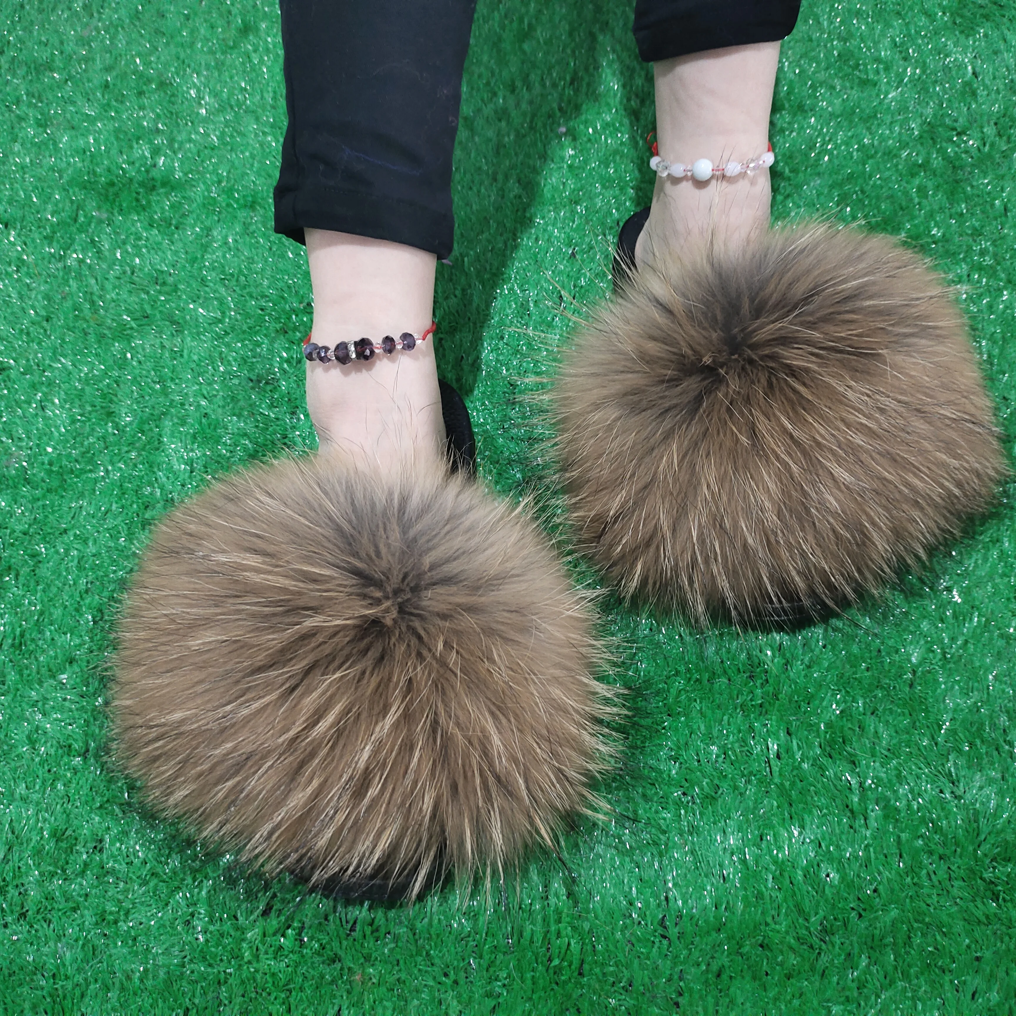 Customized micro-label wholesale fashion fluffy real fox raccoon fur slides for women fur slippers, Customized color
Customized micro-label wholesale fashion fluffy real fox raccoon fur slides for women fur slippers, Customized color