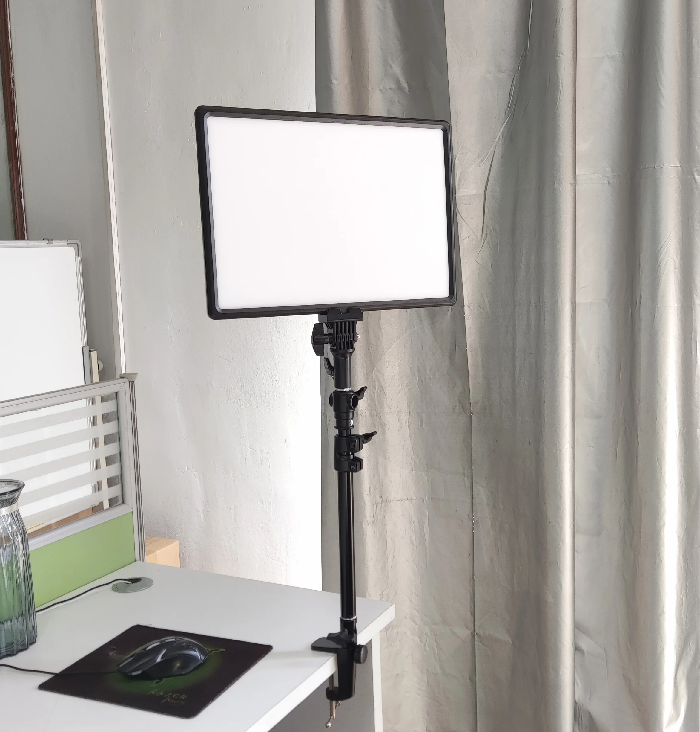 Camera Lighting Equipment LED Video Shooting 3200K to 5600K SMD LED Light Panel for Softer Lighting Photography
Camera Lighting Equipment LED Video Shooting 3200K to 5600K SMD LED Light Panel for Softer Lighting Photography