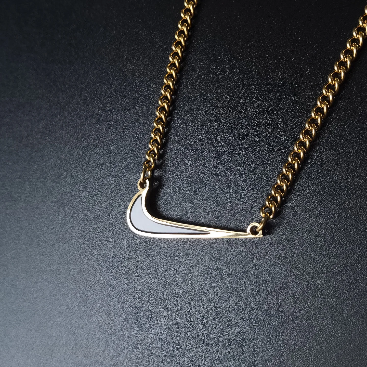 In stocks- Black Tick necklaces Gold plated Urban Street Hip hop Style Swoosh Charm 3m Chain
In stocks- Black Tick necklaces Gold plated Urban Street Hip hop Style Swoosh Charm 3m Chain