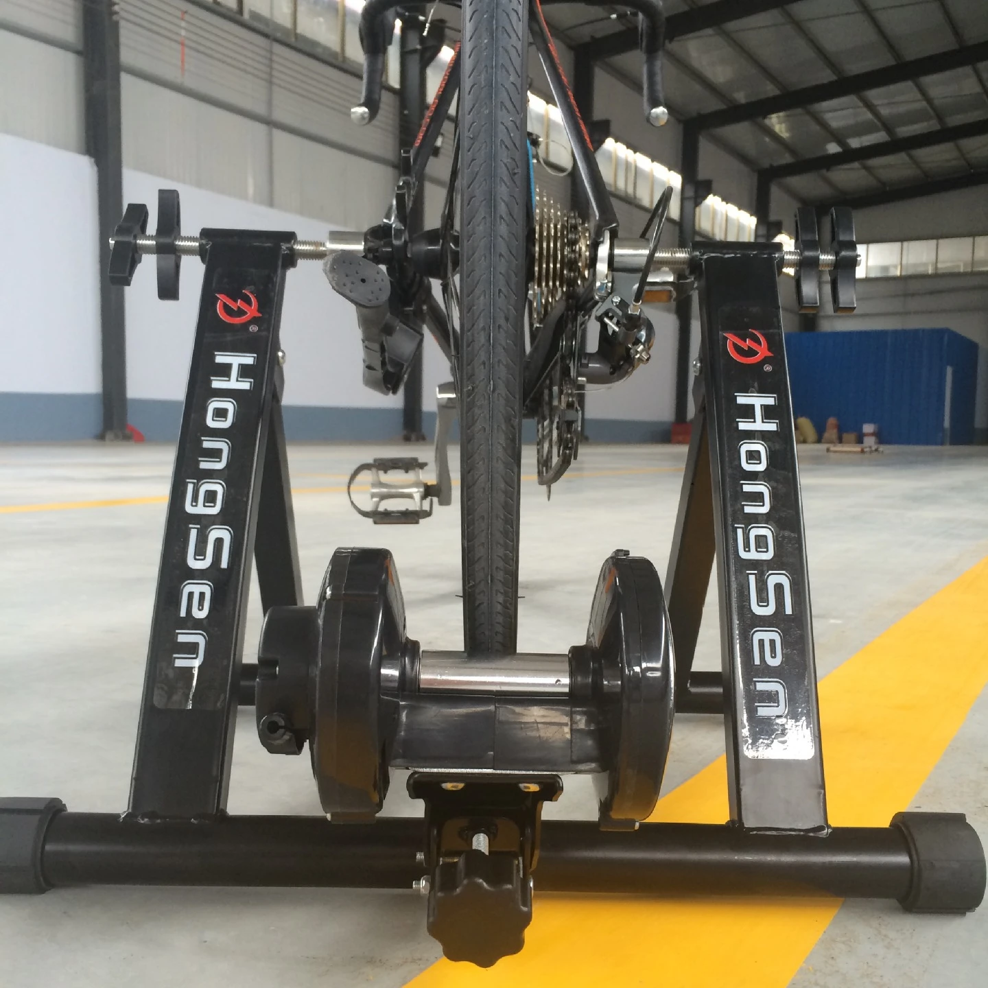 wholesale 24-28" indoor cycling platform bike trainer stand with wire controller rodillo ciclismo smart bike trainer, Black
wholesale 24-28" indoor cycling platform bike trainer stand with wire controller rodillo ciclismo smart bike trainer, Black