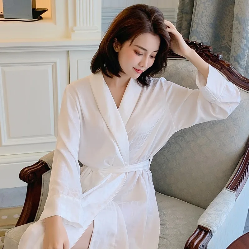 New Style Ladies Nightgown Long Sleeve V-neck Thin Polyester Home Outer Wear Women's Suit nighty designs
New Style Ladies Nightgown Long Sleeve V-neck Thin Polyester Home Outer Wear Women's Suit nighty designs
