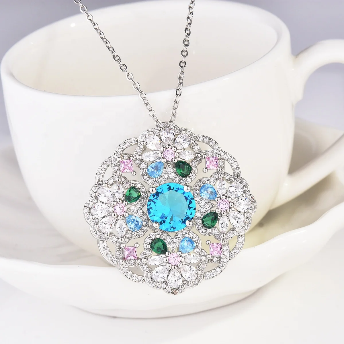 

New Luxury Flower Pendant Necklace Full Inlay Dazzling Zircon Hollow Geometry Jewelry For Women Wedding Engagement Fashion Chain, Customized color