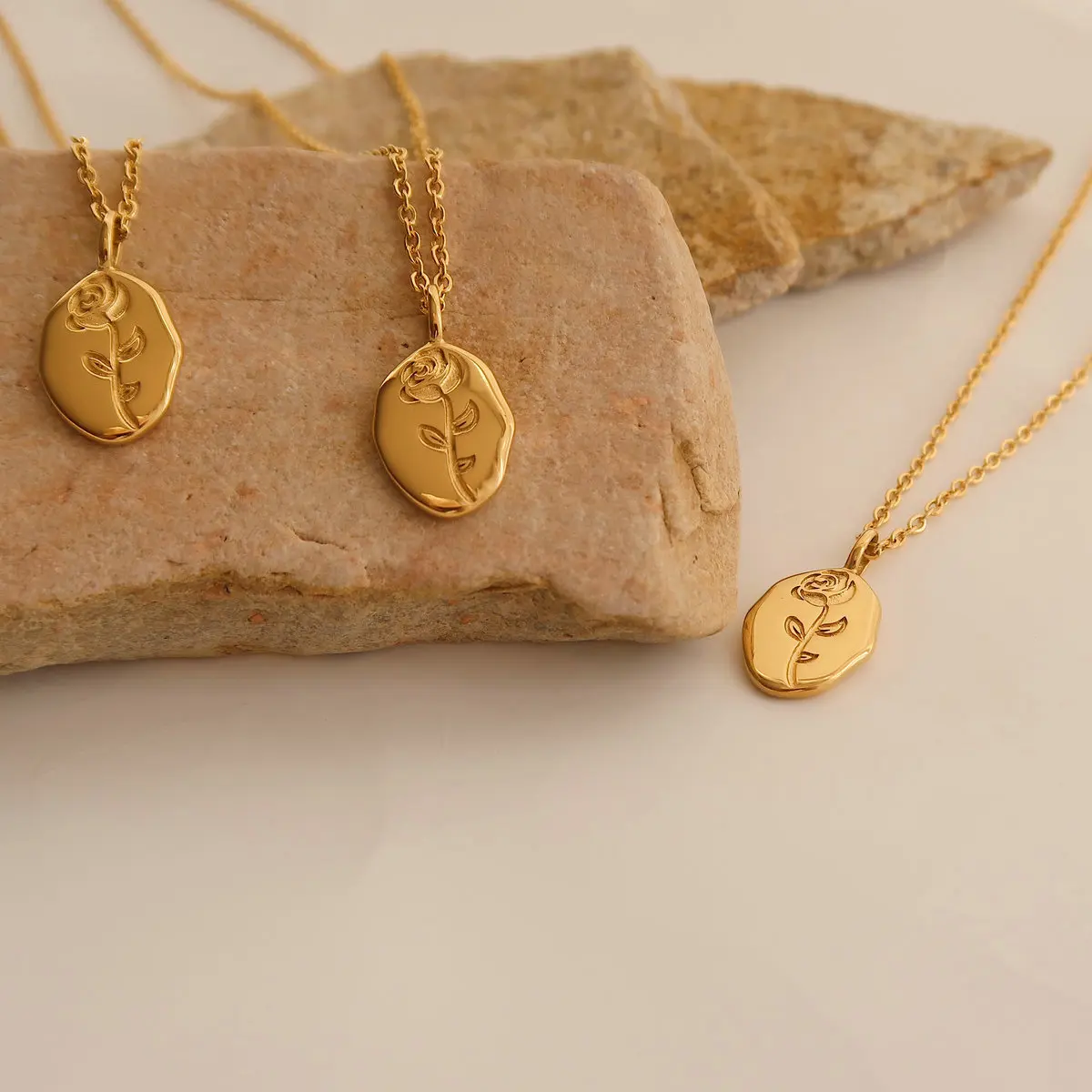 18k Gold Stainless Steel Chain Fine Jewelry Necklace Irregular Ellipse Rose Flower Pendant Necklace
18k Gold Stainless Steel Chain Fine Jewelry Necklace Irregular Ellipse Rose Flower Pendant Necklace