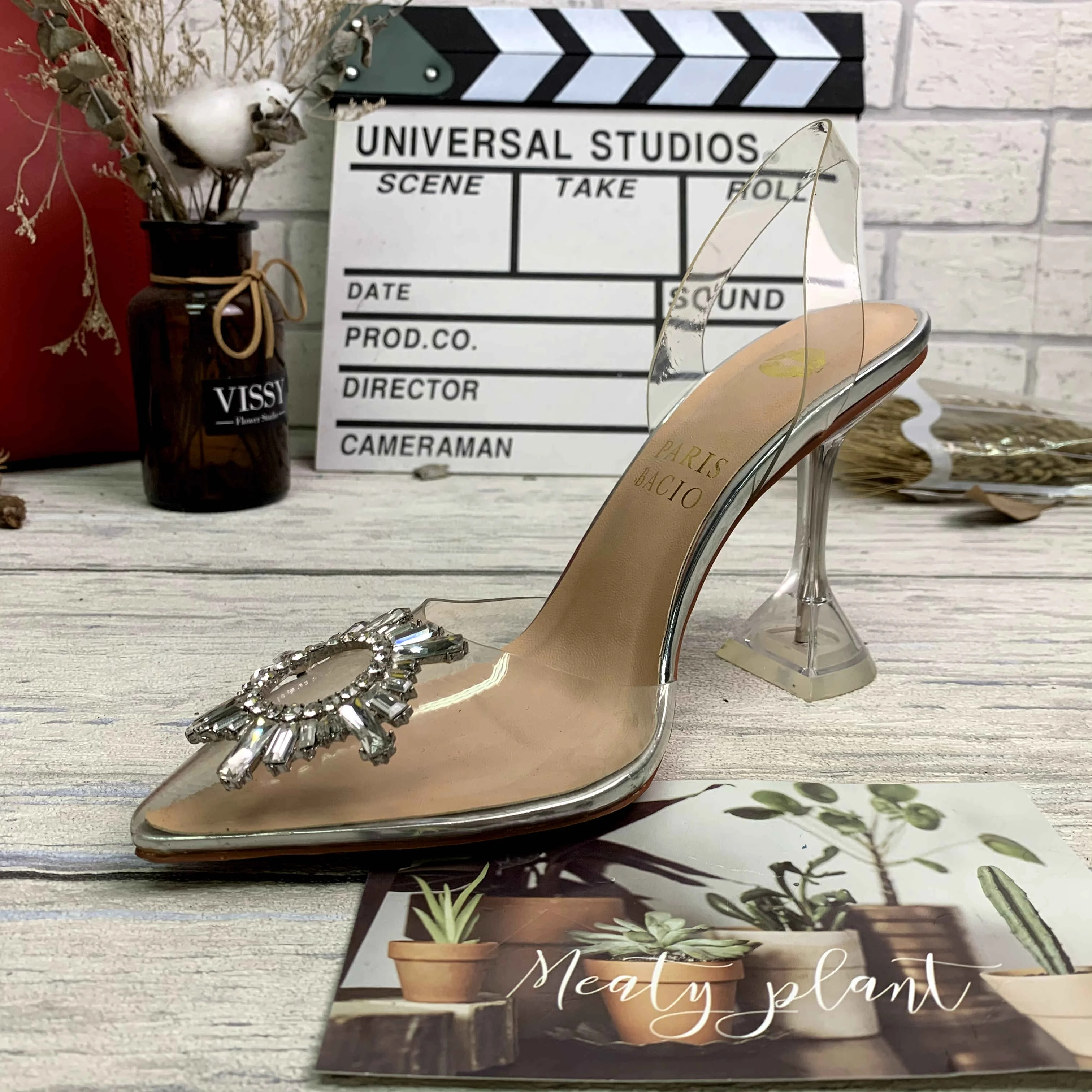 Spring new fashion transparent diamond decoration wine glass with women's shoes European and American large size
Spring new fashion transparent diamond decoration wine glass with women's shoes European and American large size
