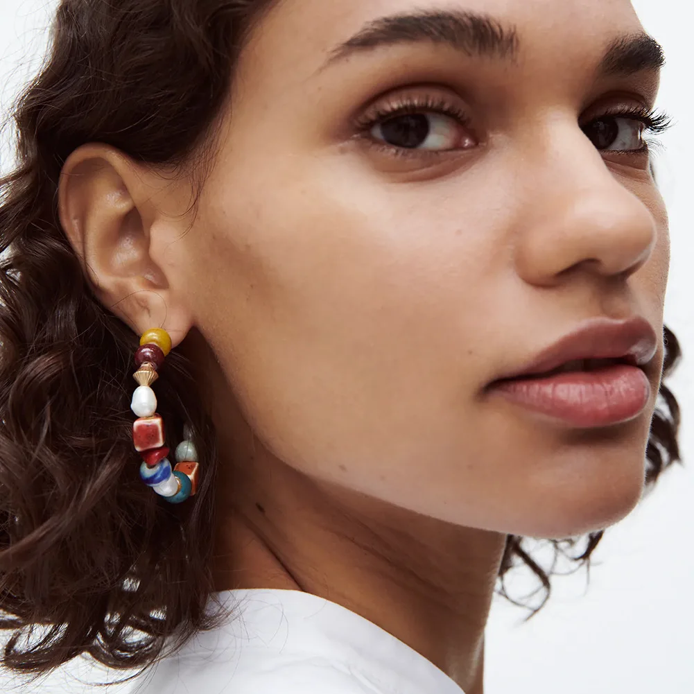 Retro Temperament Color Bead Earrings Personality Fashion Irregular C-shaped Pearl Earrings
Retro Temperament Color Bead Earrings Personality Fashion Irregular C-shaped Pearl Earrings