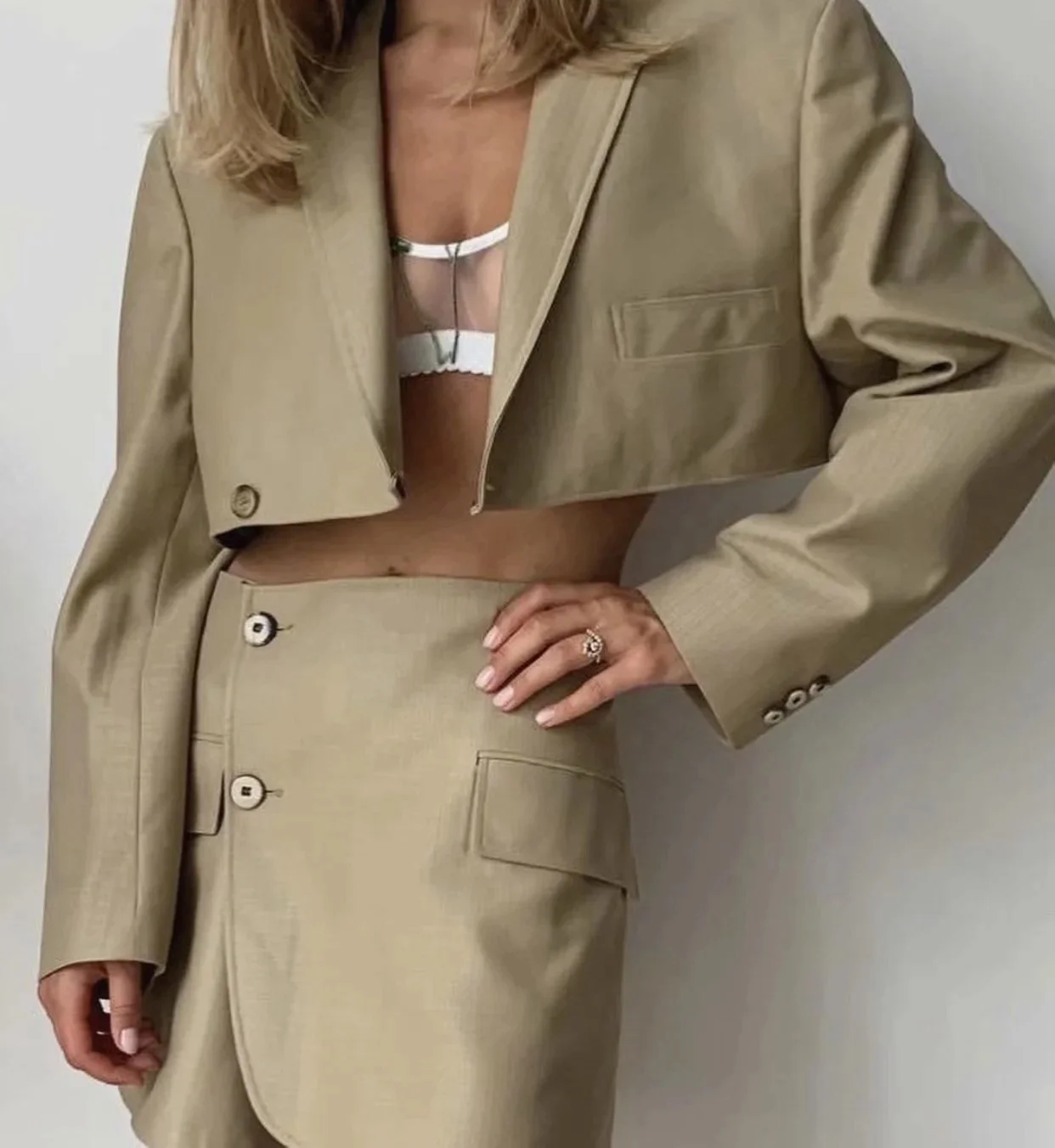 B63859A New autumn/winter 2021 women's lapel jacket + high waist breasted small short skirt casual suit, White/khaki
B63859A New autumn/winter 2021 women's lapel jacket + high waist breasted small short skirt casual suit, White/khaki