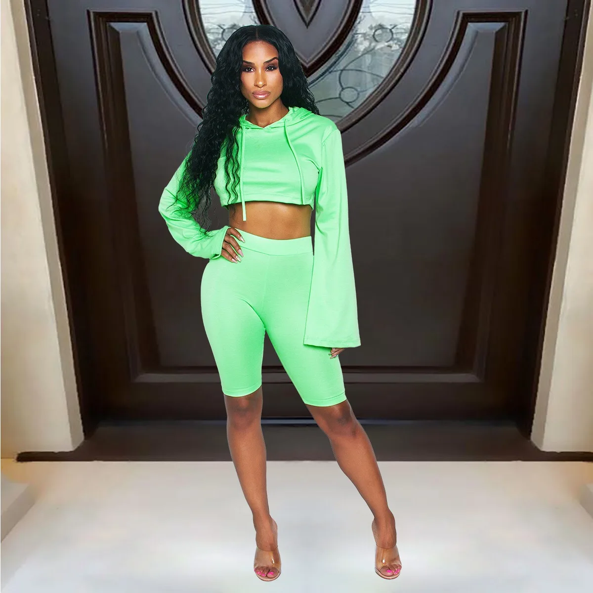 2021 Good quality hoodie shorts set women solid color two piece fashion summer outfits
2021 Good quality hoodie shorts set women solid color two piece fashion summer outfits