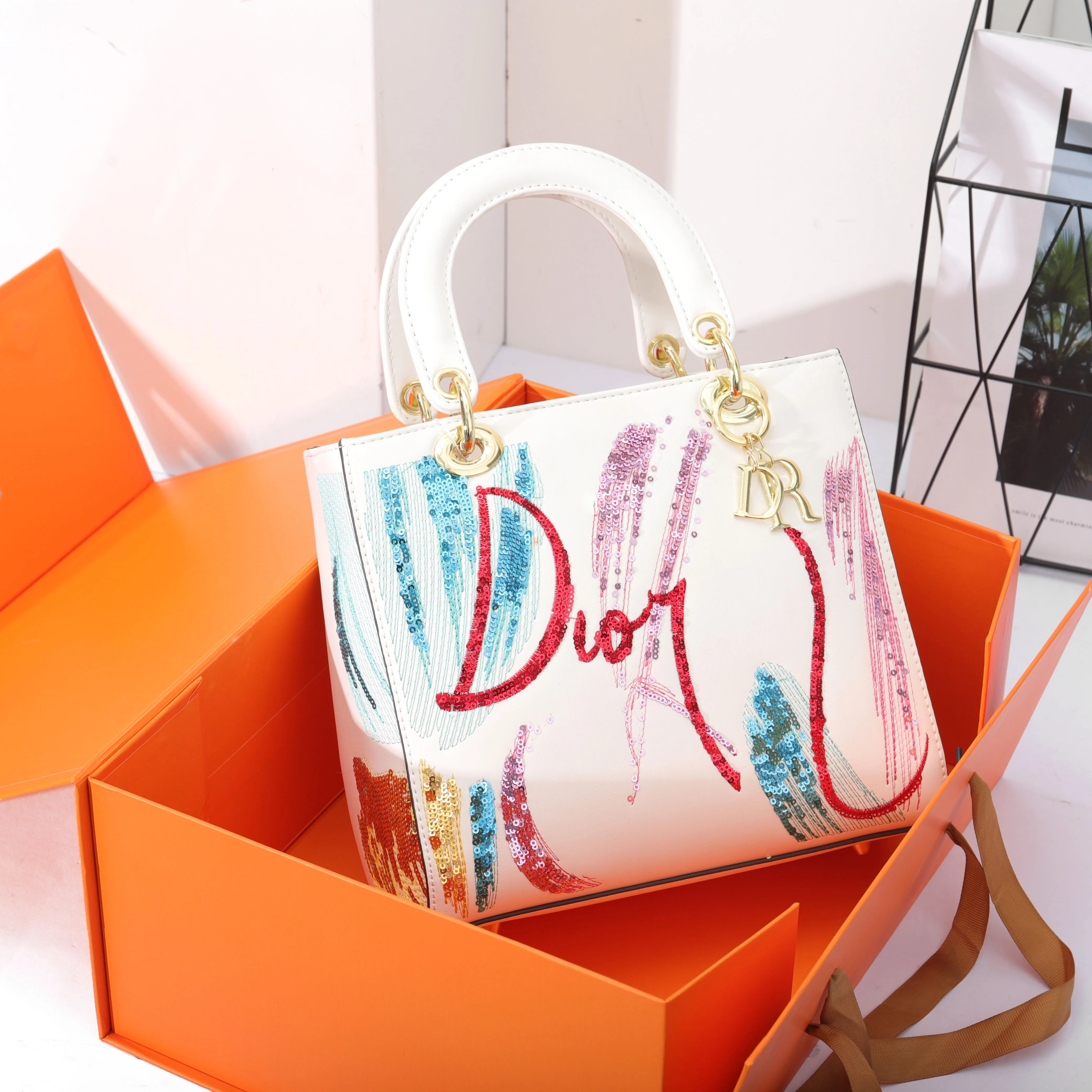2021 cute handbags top selling ladies designer bags for women embroidery sequined female bags factory supply top quality 25 cm
2021 cute handbags top selling ladies designer bags for women embroidery sequined female bags factory supply top quality 25 cm