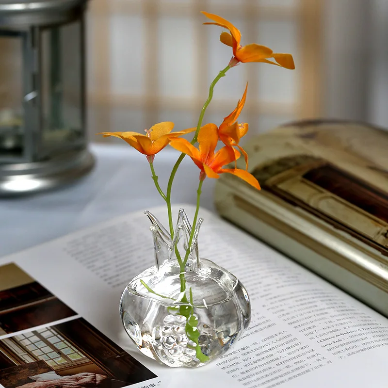 Japanese creative glass vase transparent hydroponic plant flower vase for table decoration
Japanese creative glass vase transparent hydroponic plant flower vase for table decoration